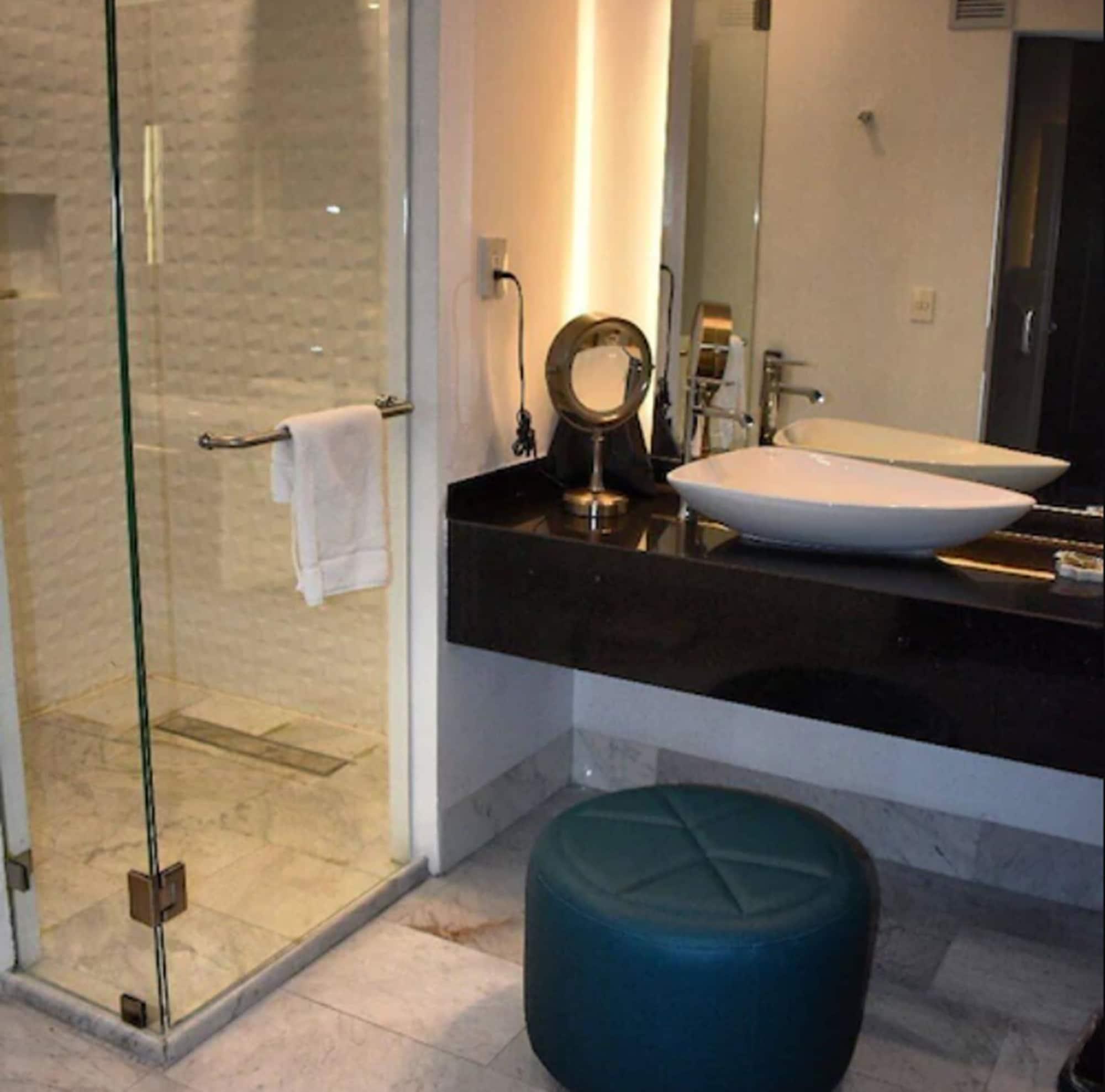 Baruk Guadalajara Hotel De Autor 外观 照片 A bathroom in a hotel