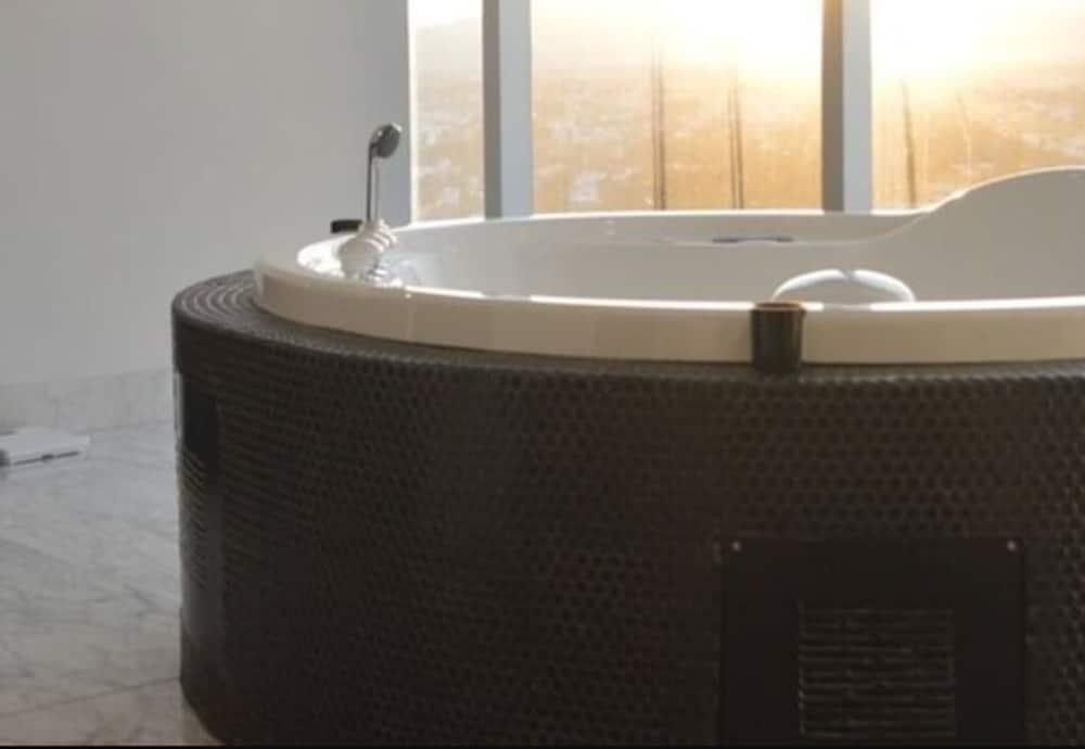 Baruk Guadalajara Hotel De Autor 外观 照片 A whirlpool bathtub