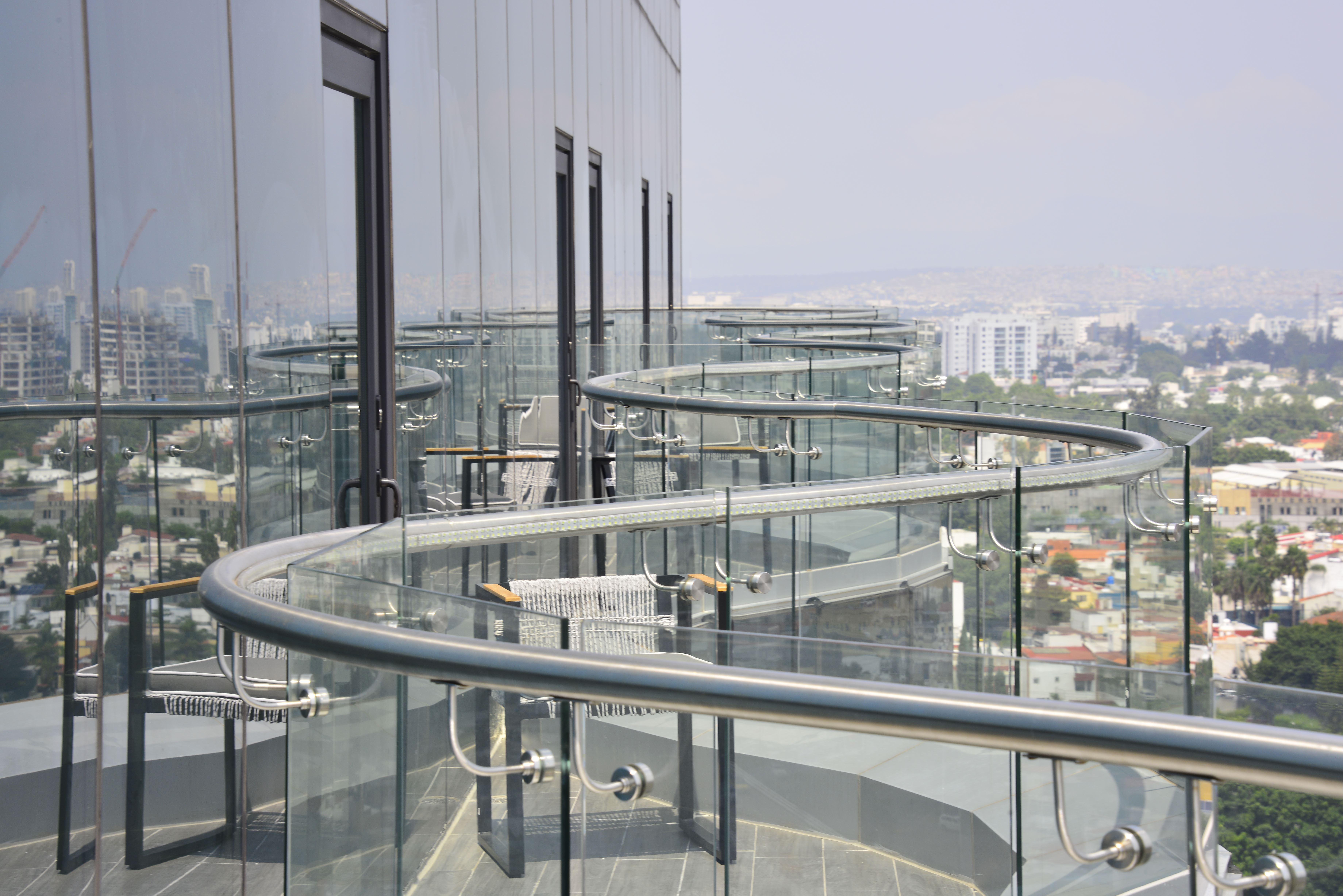 Baruk Guadalajara Hotel De Autor 外观 照片 A glass balustrade