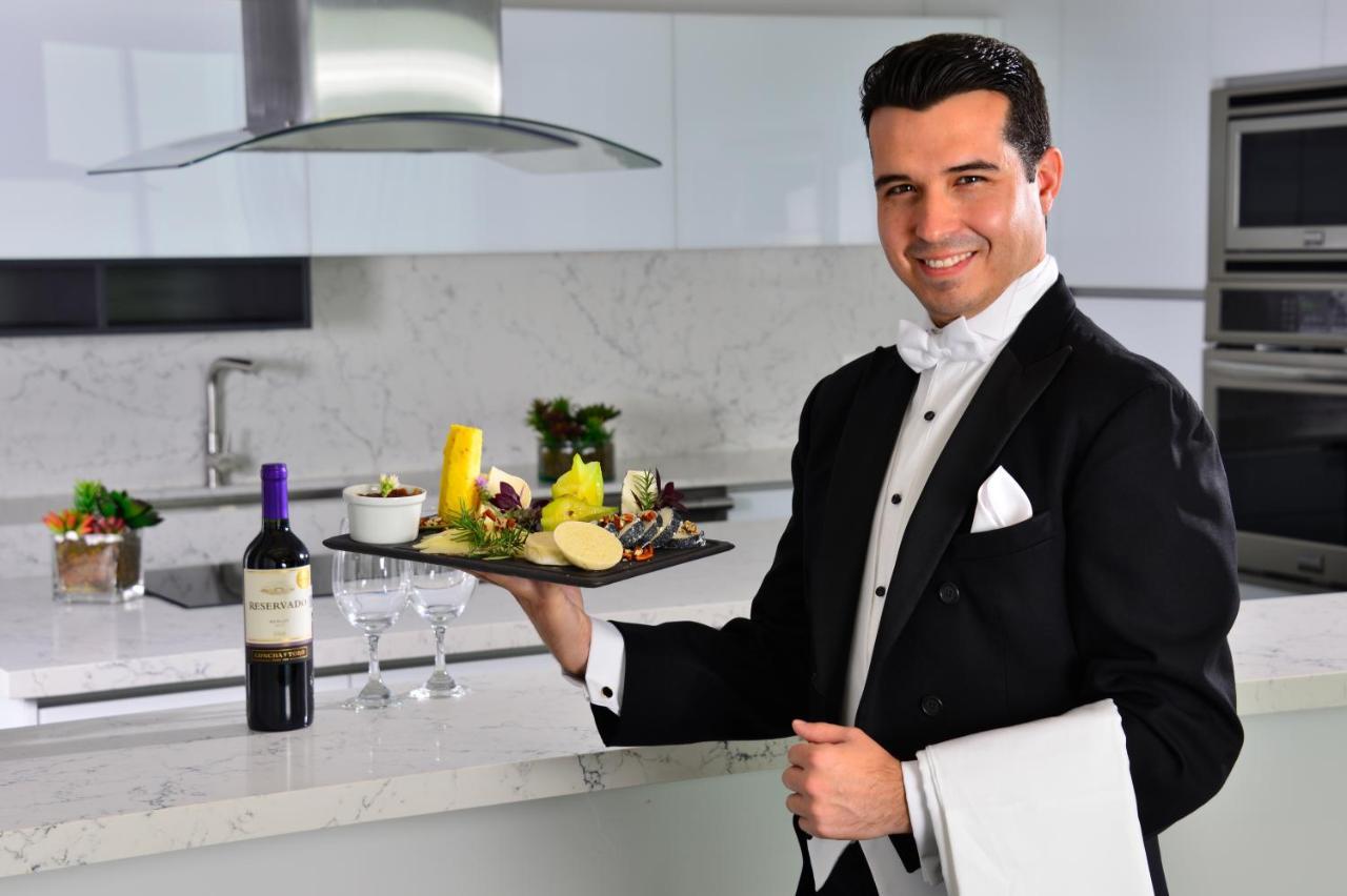 Baruk Guadalajara Hotel De Autor 外观 照片 A butler in a modern kitchen