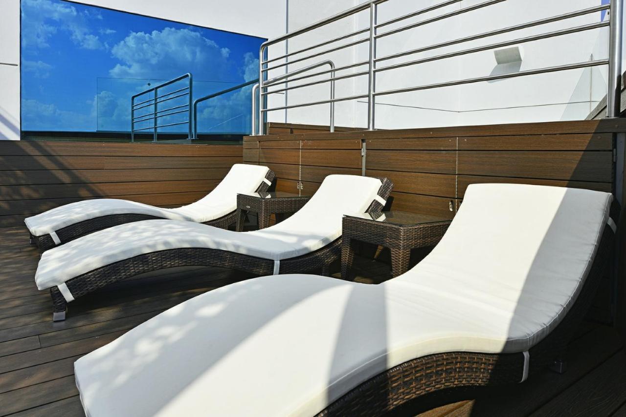 Baruk Guadalajara Hotel De Autor 外观 照片 Sunbathing chairs on the deck of a cruise ship