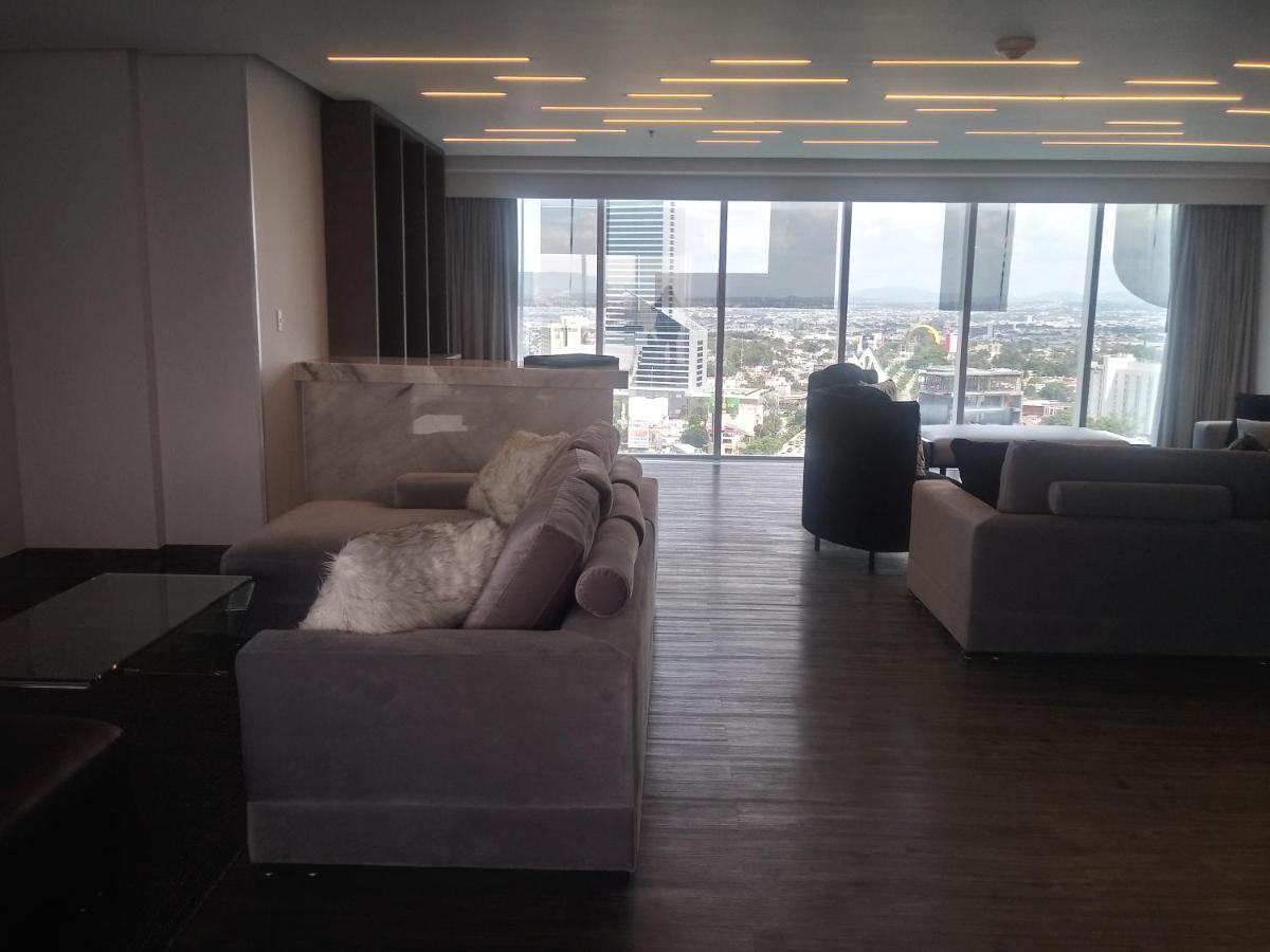 Baruk Guadalajara Hotel De Autor 外观 照片 A living room in a penthouse apartment at the Ritz-Carlton, DIFC